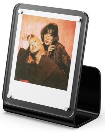 Magnetic picture frame for Polaroid pictures
Compatible with all square Polaroid photos
The L-sh